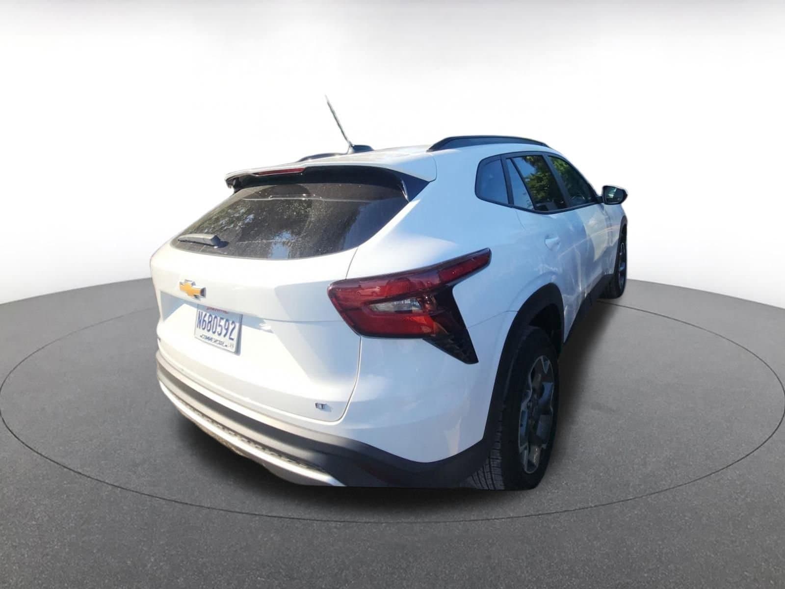 Thumbnail: 2025 Chevrolet Trax - 8