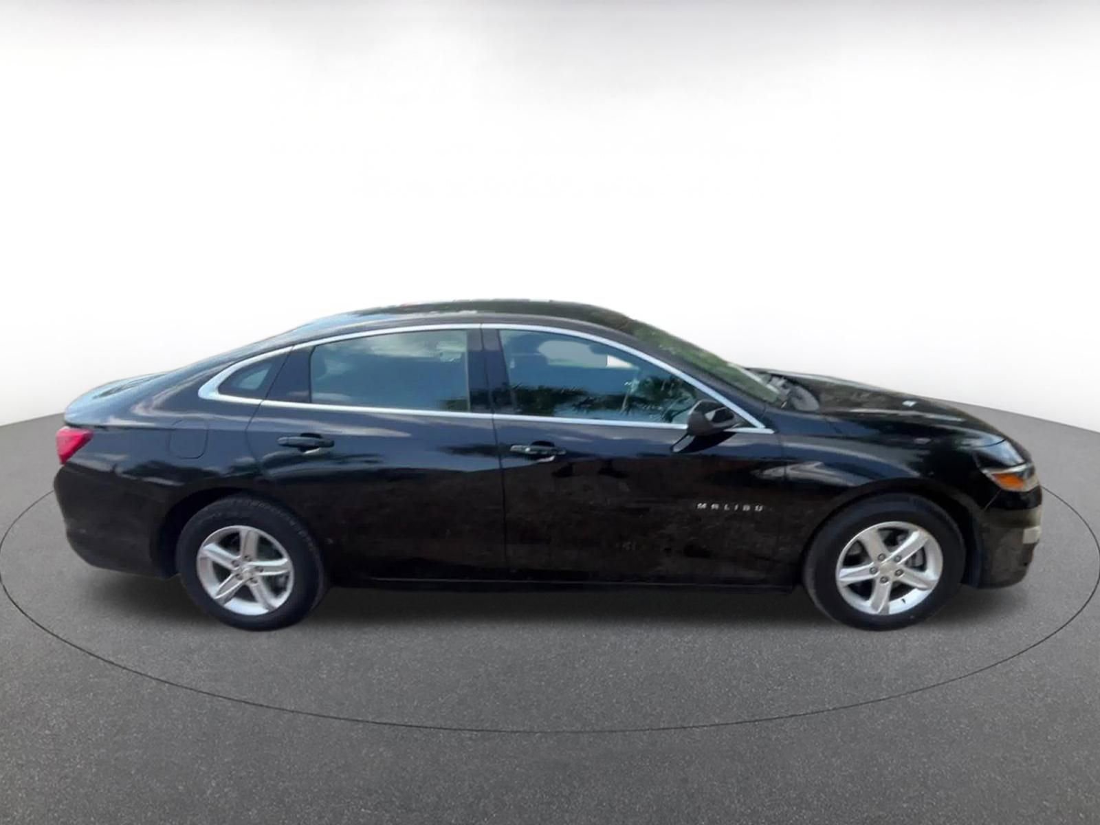 Thumbnail: 2023 Chevrolet Malibu - 16