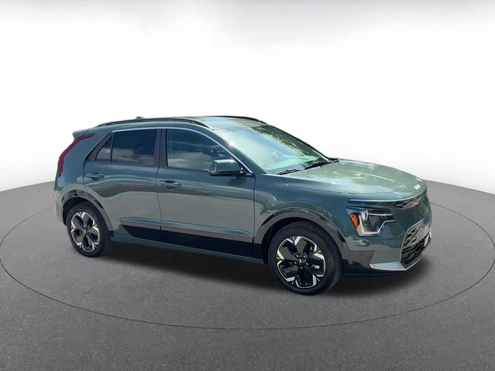 Thumbnail: 2023 Kia Niro - 2