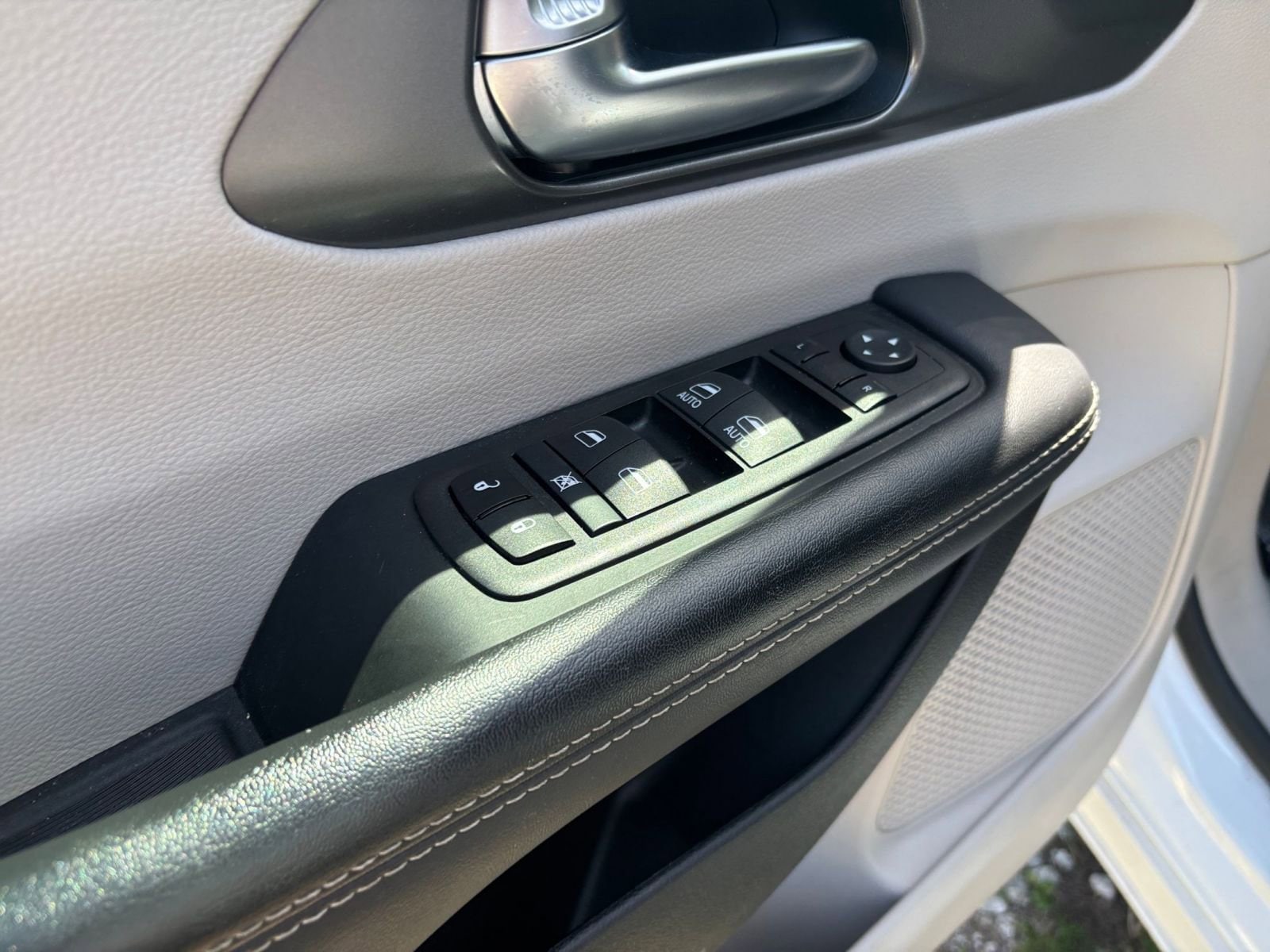 Thumbnail: 2024 Chrysler Pacifica - 18