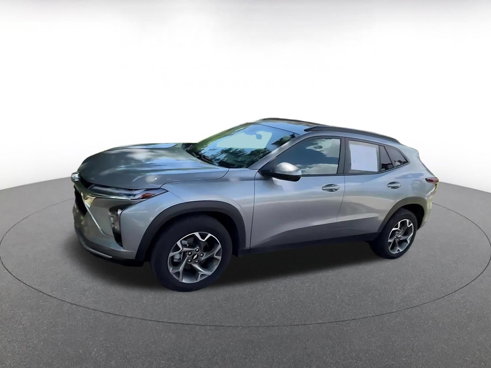Thumbnail: 2025 Chevrolet Trax - 8