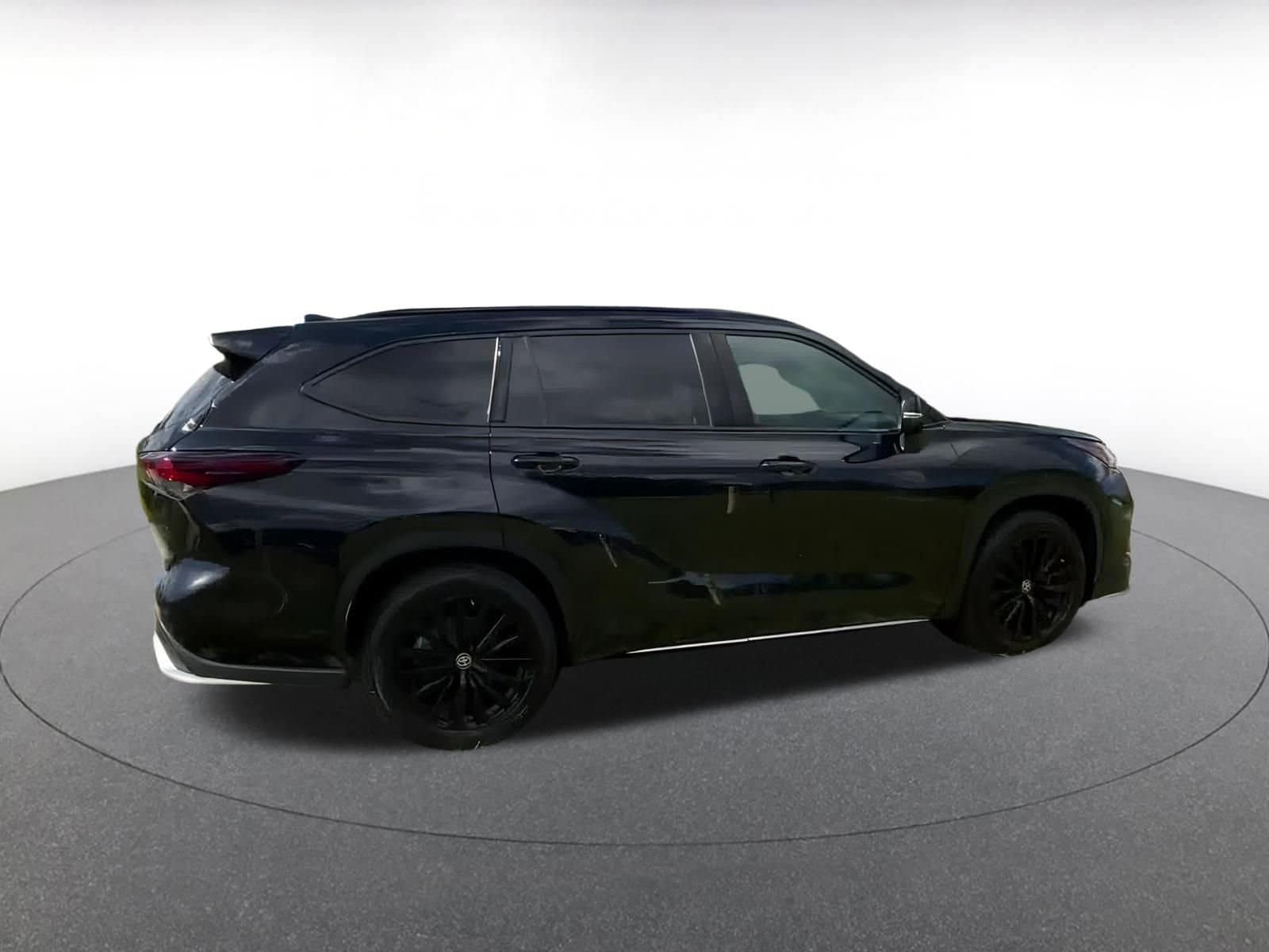 Thumbnail: 2024 Toyota Highlander - 8