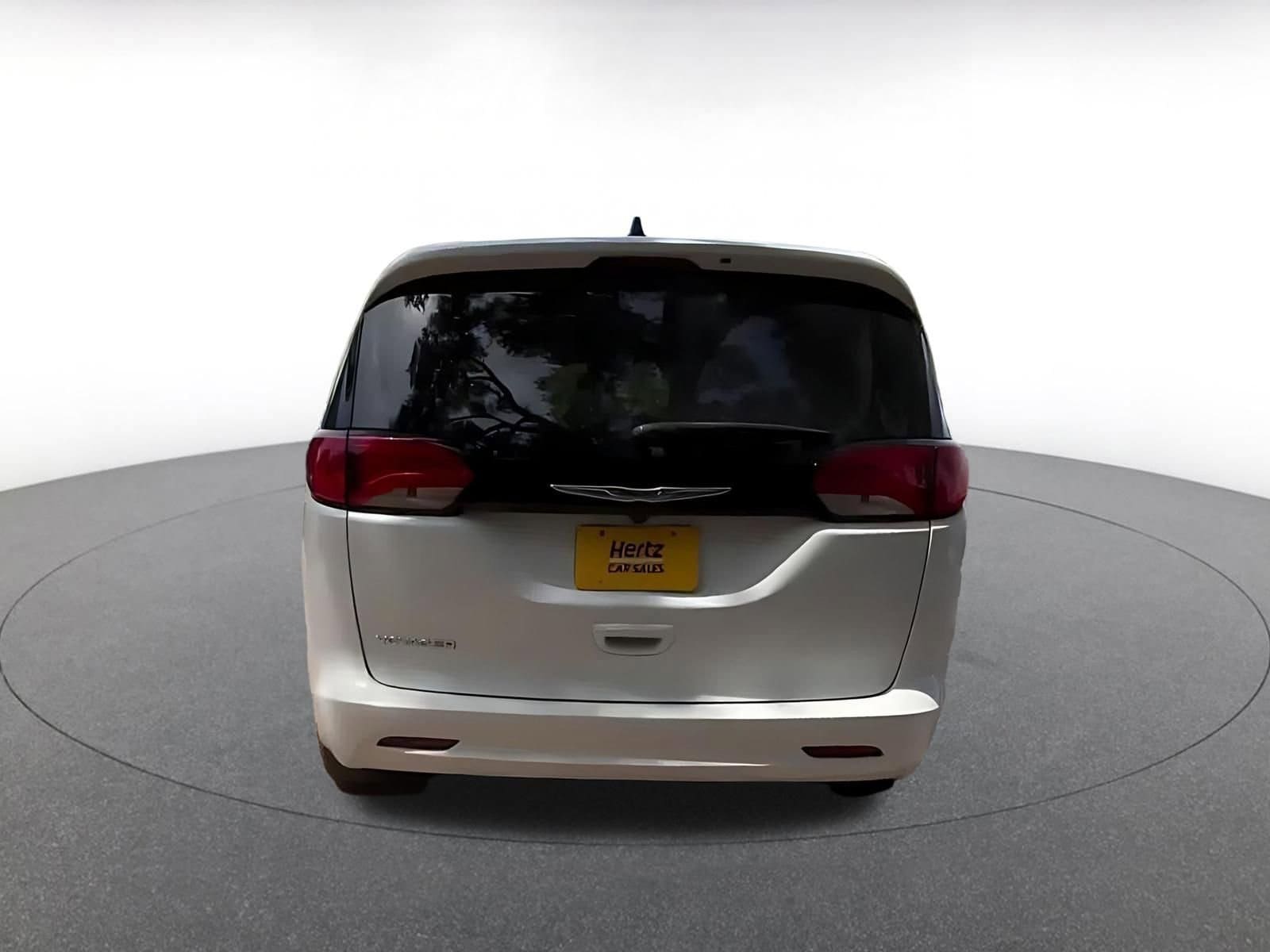 Thumbnail: 2023 Chrysler Voyager - 12