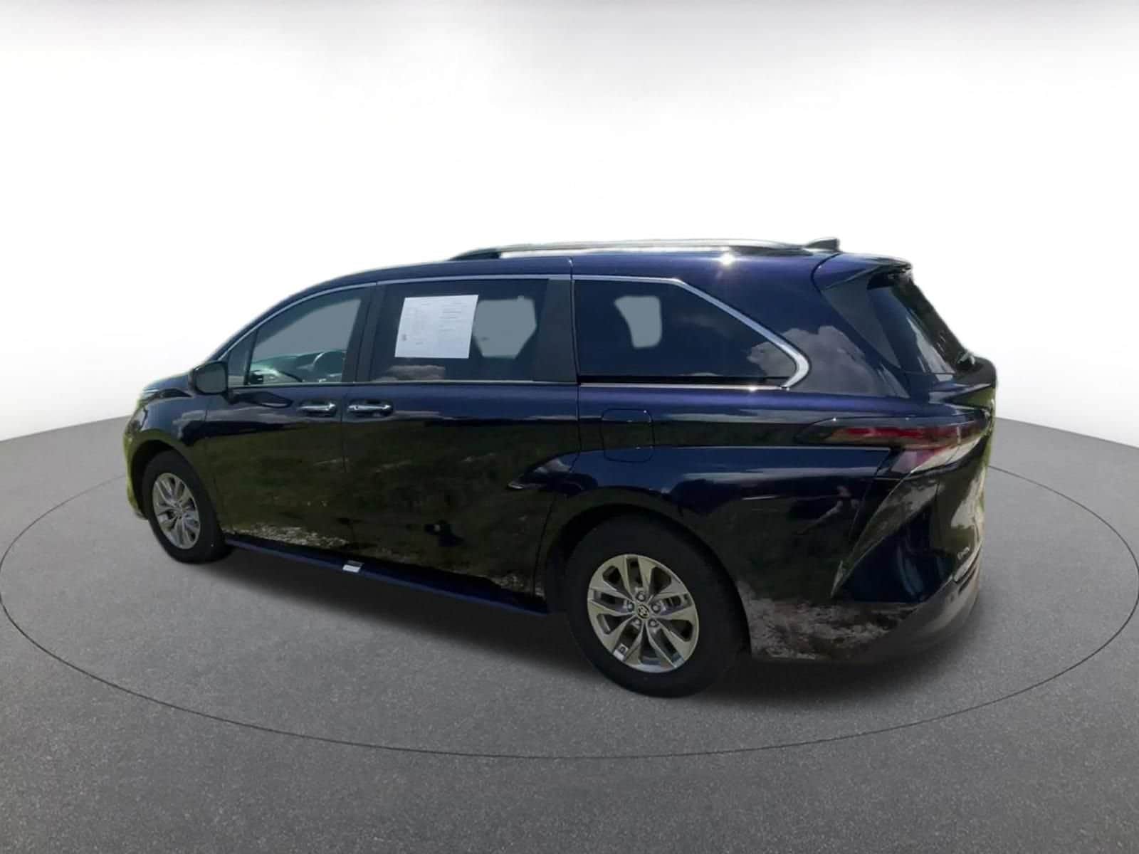 Thumbnail: 2025 Toyota Sienna - 10
