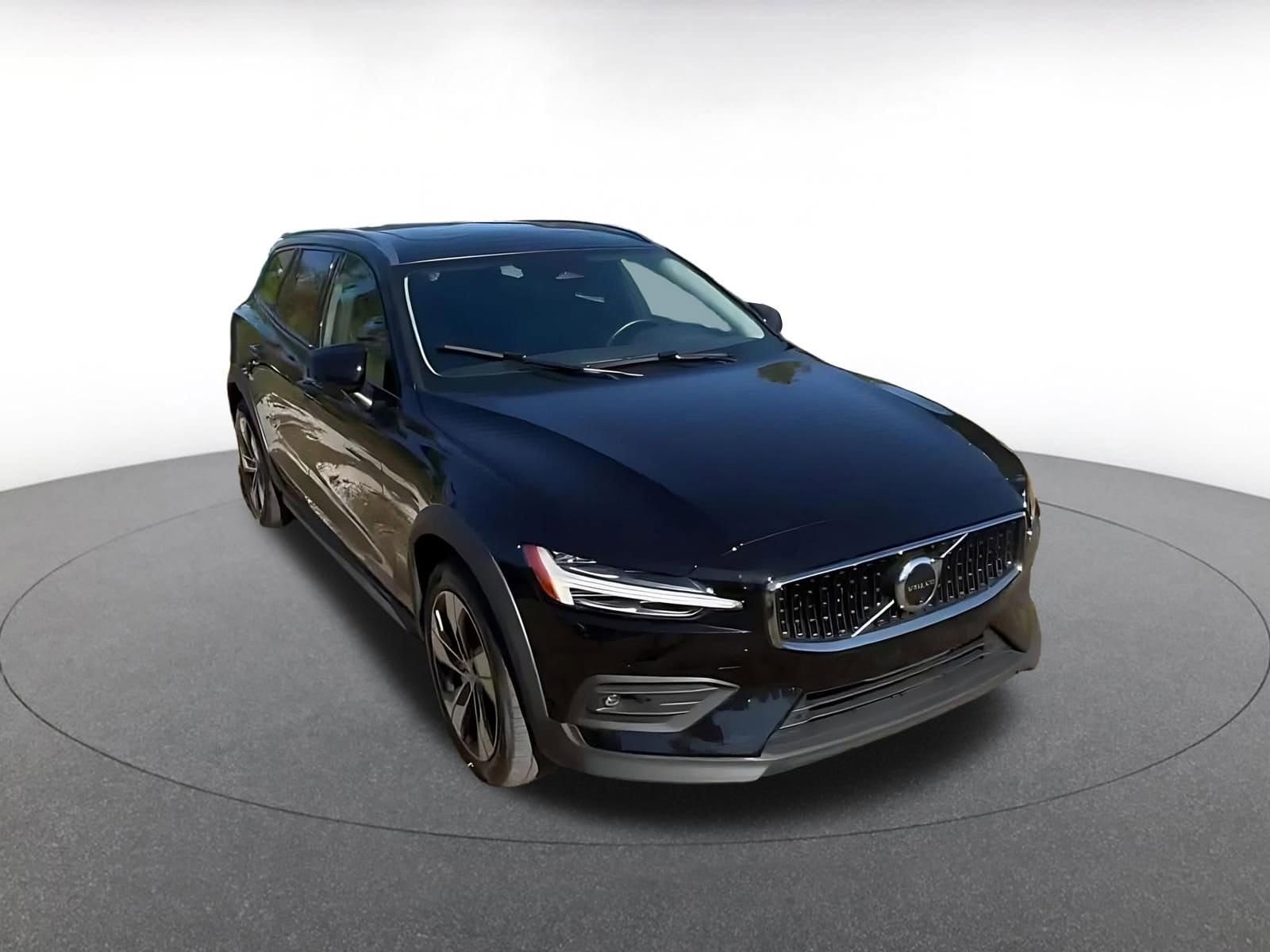 Thumbnail: 2025 Volvo S60 - 3