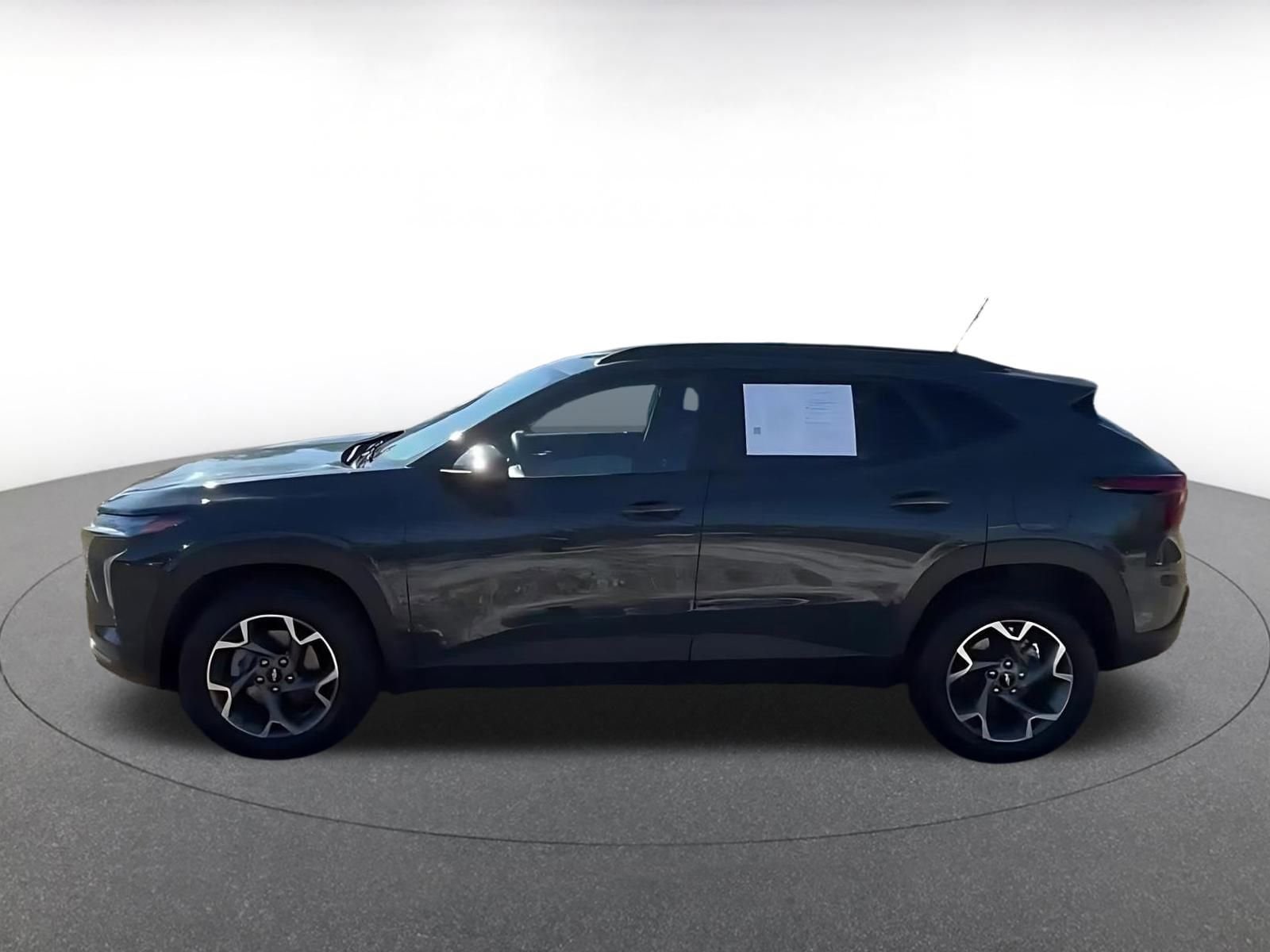 Thumbnail: 2025 Chevrolet Trax - 9