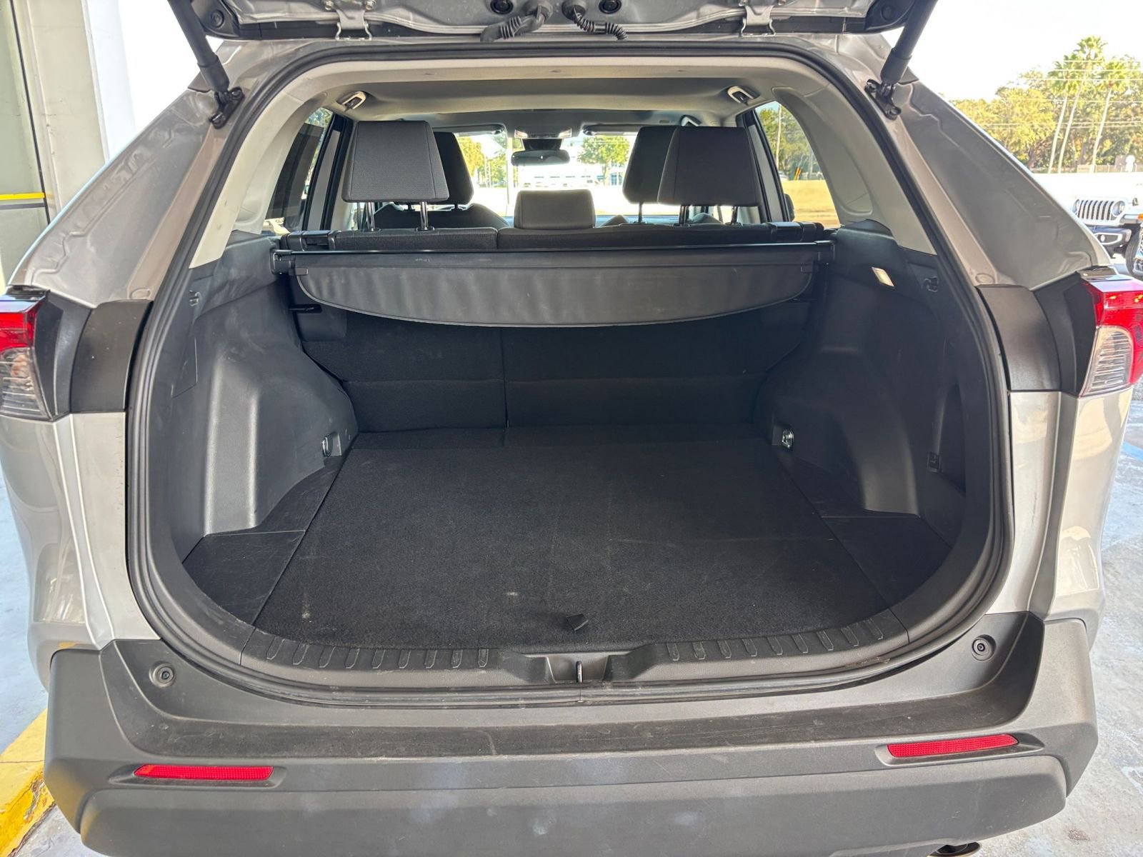 Thumbnail: 2025 Toyota RAV4 - 35