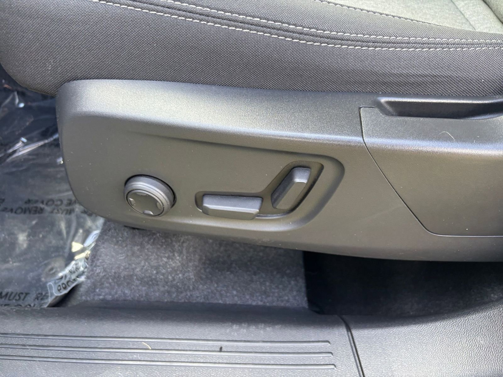 Thumbnail: 2024 Volvo XC40 - 23