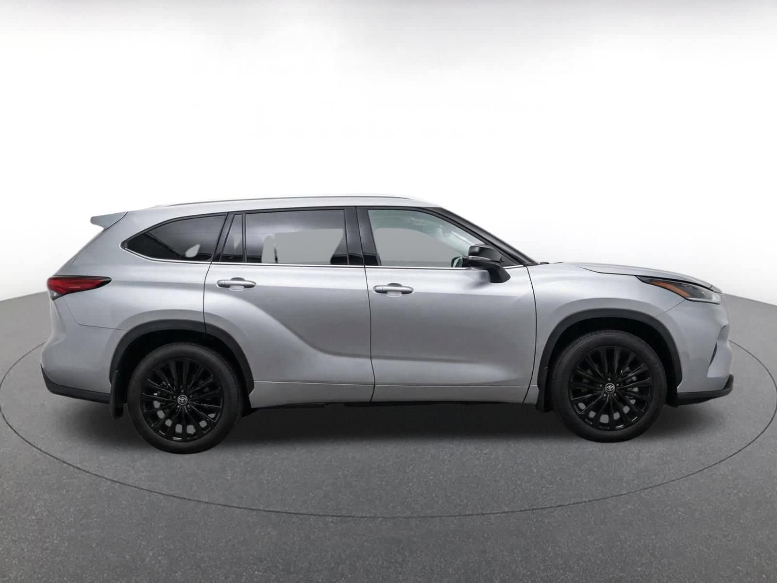 Thumbnail: 2025 Toyota Highlander - 9