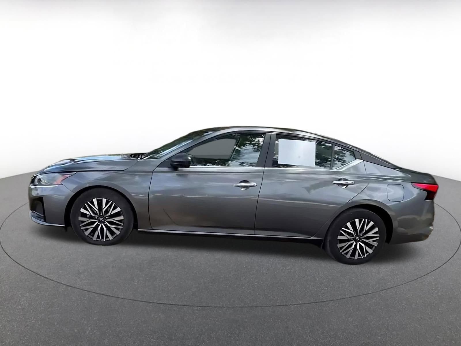 Thumbnail: 2025 Nissan Altima - 9