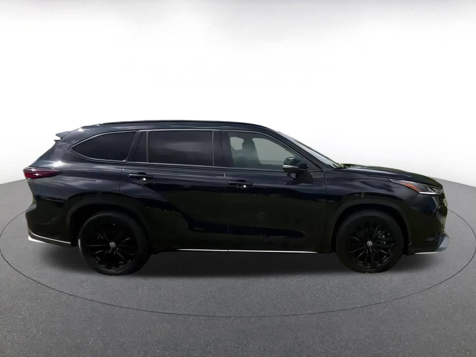 Thumbnail: 2024 Toyota Highlander - 11