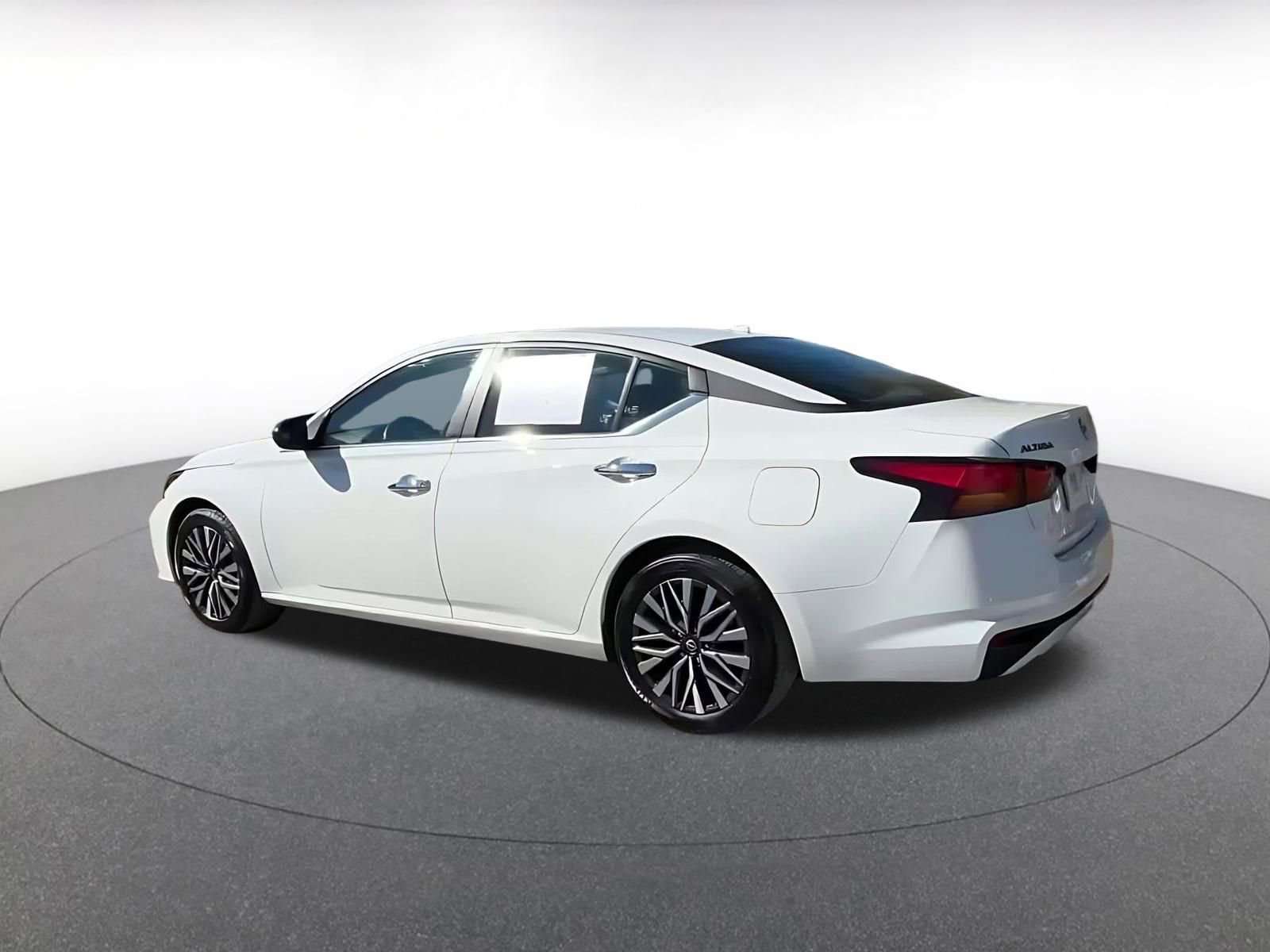 Thumbnail: 2025 Nissan Altima - 10