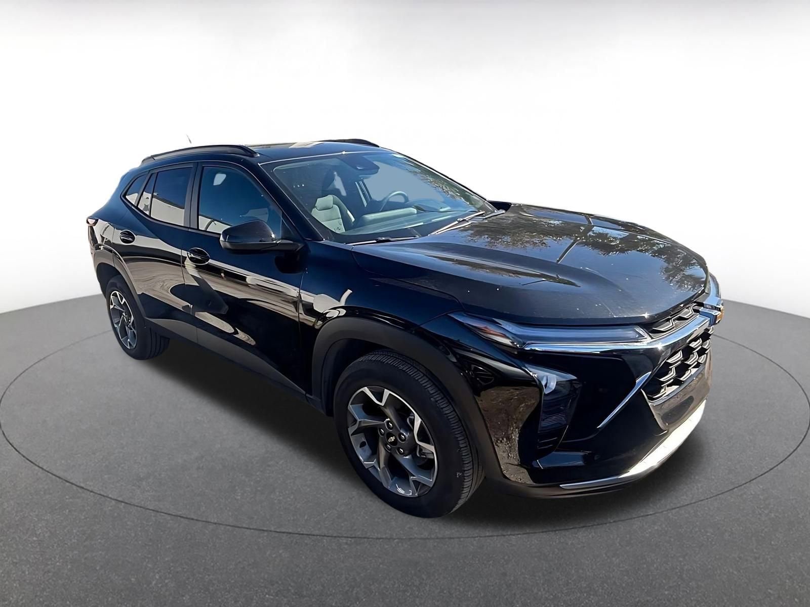 Thumbnail: 2025 Chevrolet Trax - 3