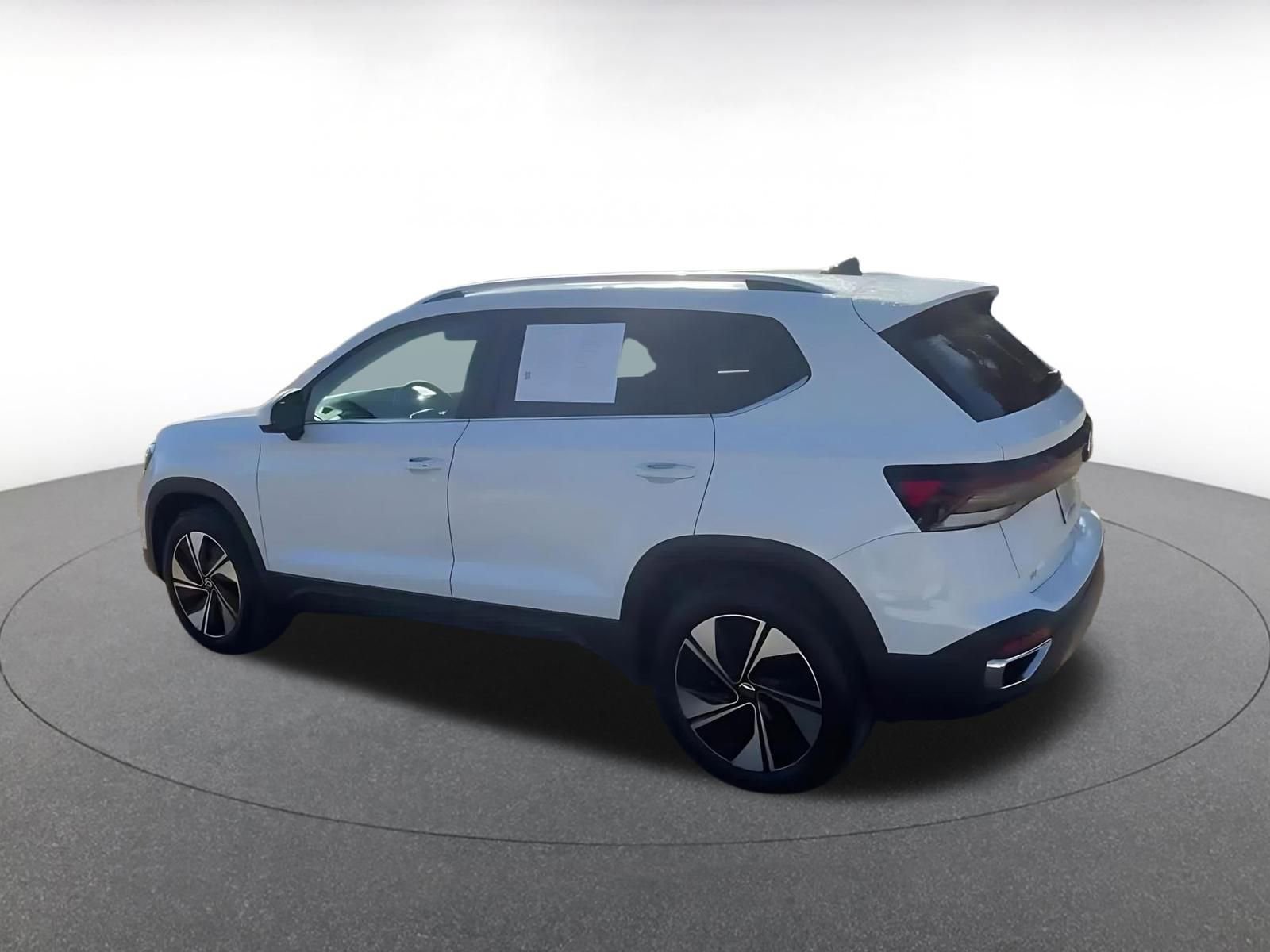 Thumbnail: 2025 Volkswagen Taos - 10