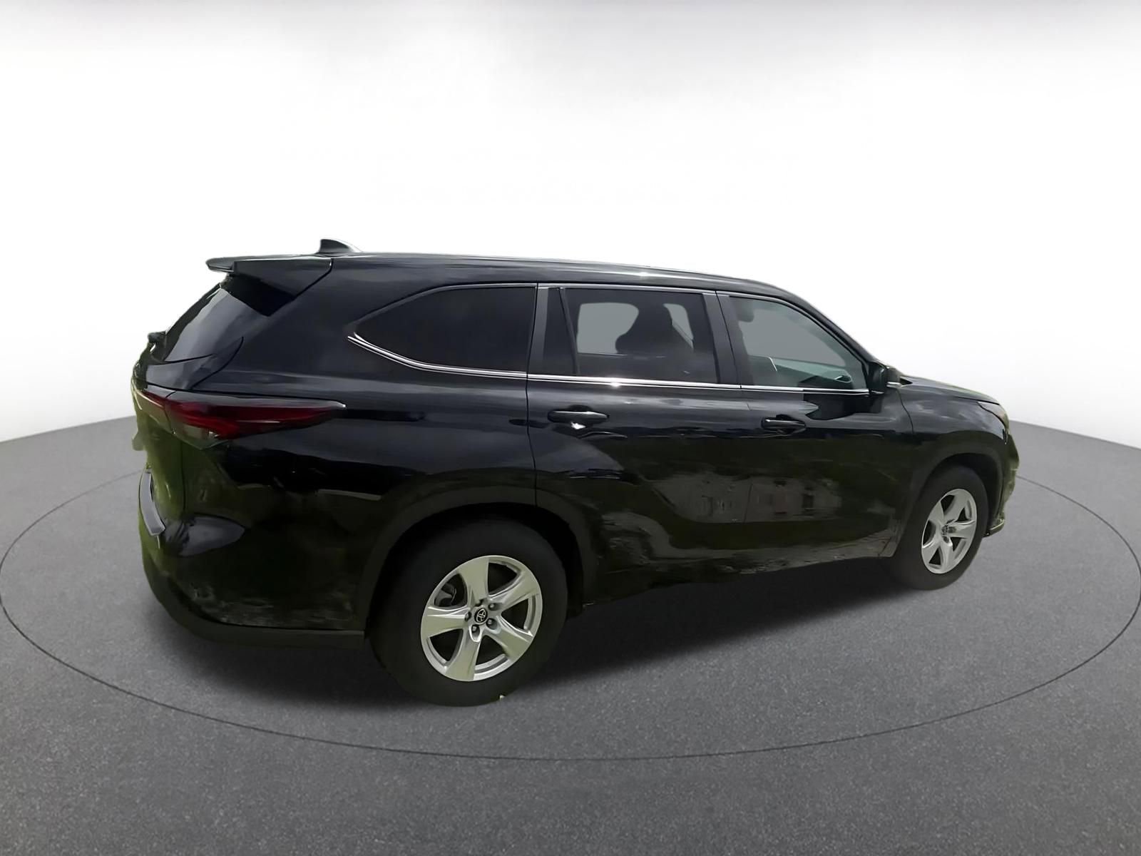 Thumbnail: 2025 Toyota Highlander - 15