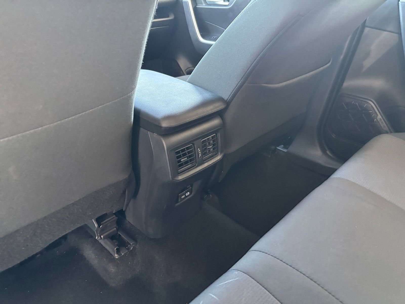 Thumbnail: 2025 Toyota RAV4 - 27