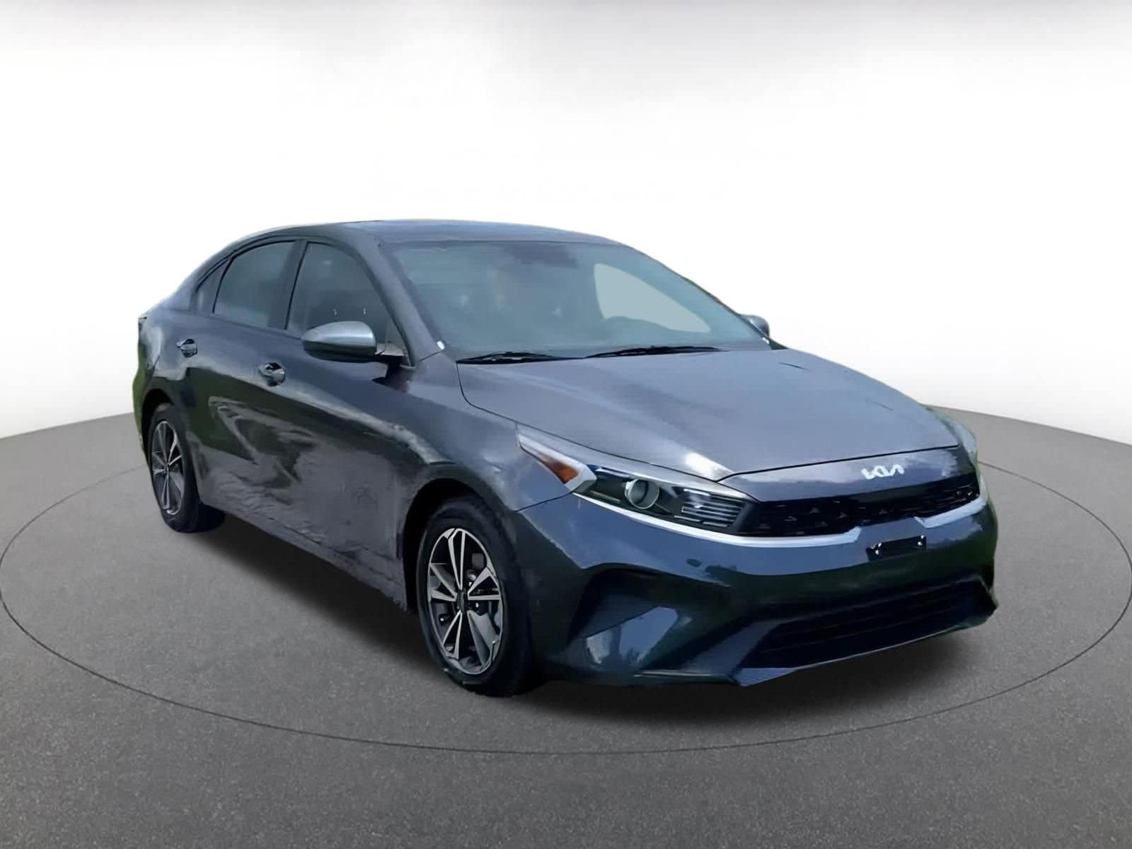Thumbnail: 2024 Kia Forte - 3