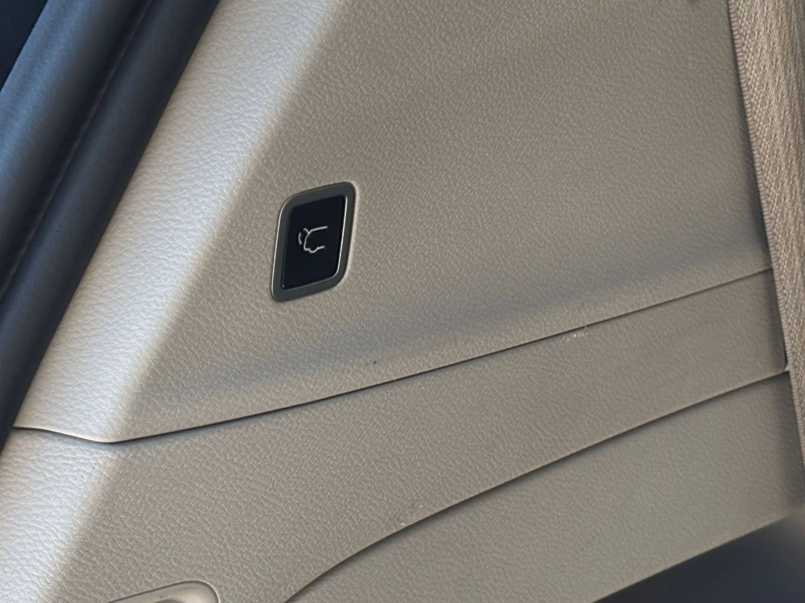 Thumbnail: 2023 Chrysler Voyager - 23