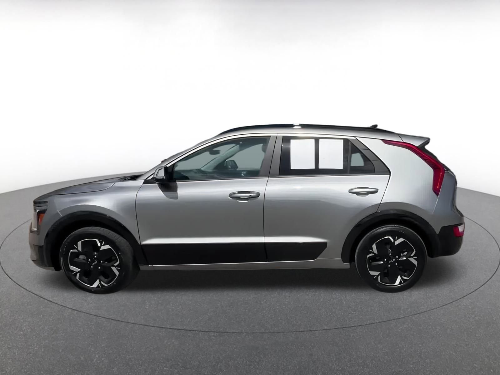 Thumbnail: 2023 Kia Niro - 9