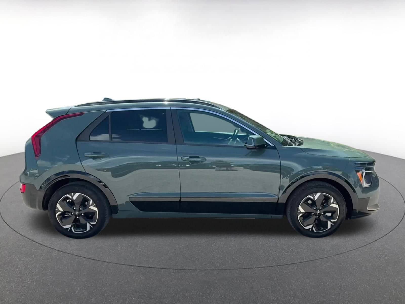 Thumbnail: 2023 Kia Niro - 16