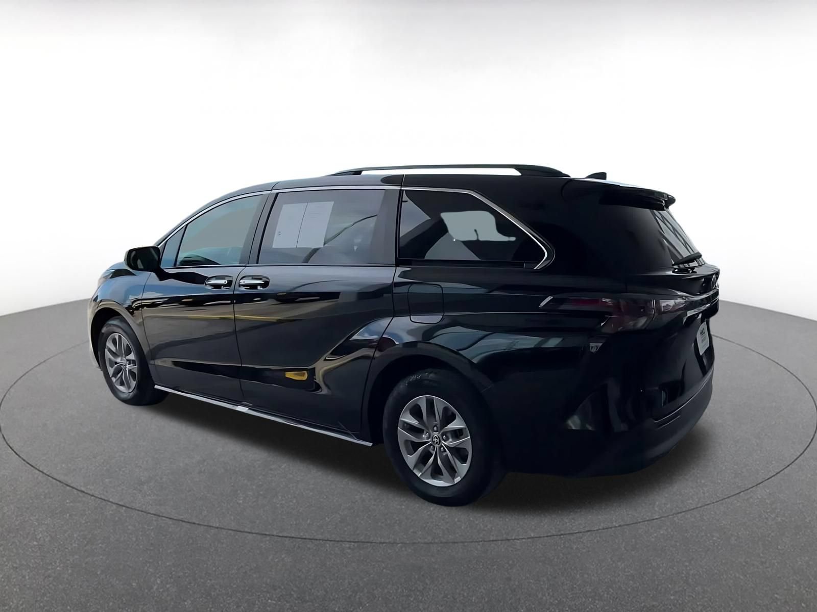 Thumbnail: 2024 Toyota Sienna - 9