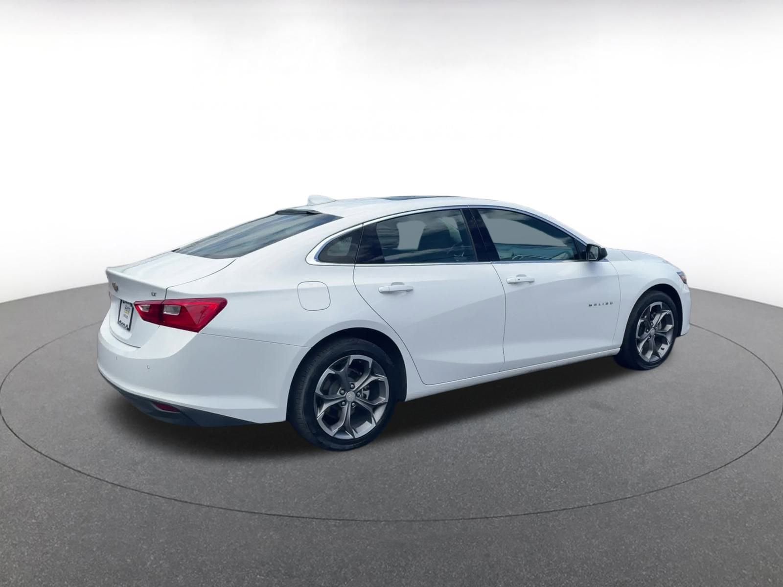 Thumbnail: 2024 Chevrolet Malibu - 15