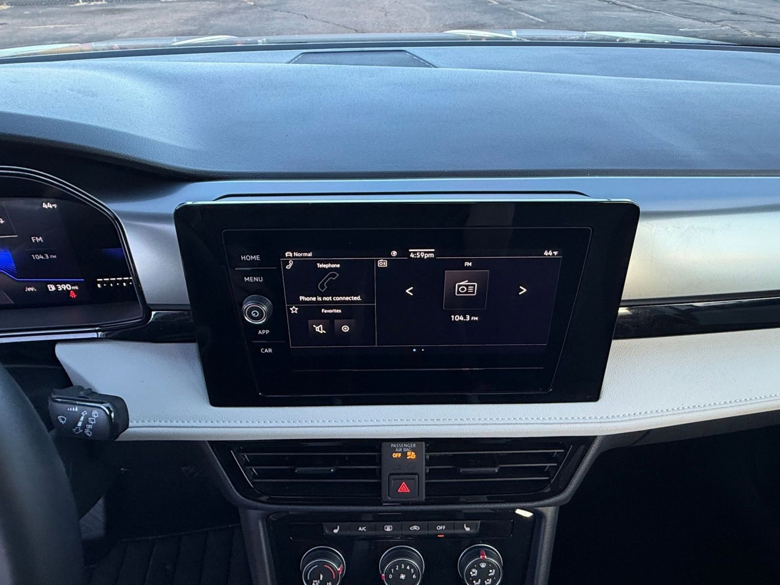 Thumbnail: 2025 Volkswagen Taos - 17