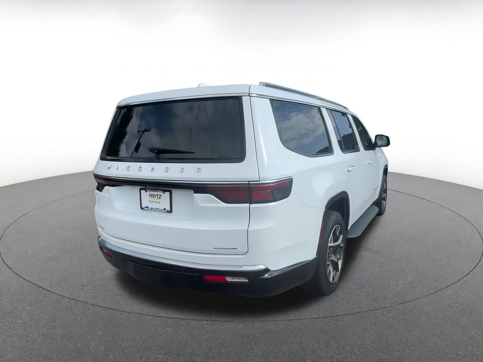 Thumbnail: 2023 Jeep Wagoneer - 14