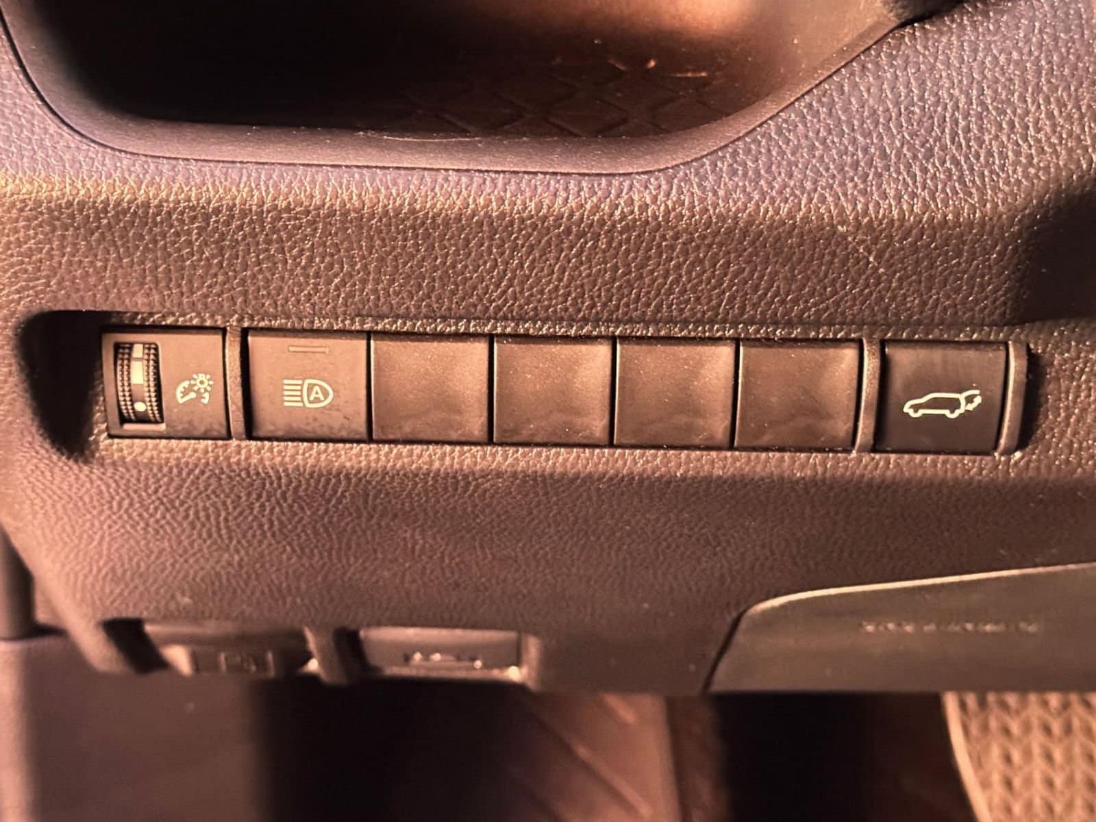 Thumbnail: 2025 Toyota RAV4 - 32