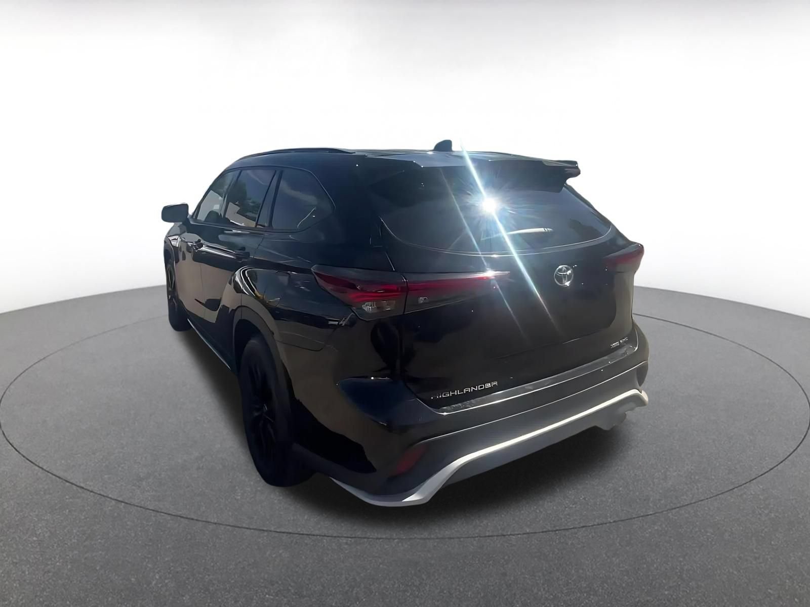 Thumbnail: 2025 Toyota Highlander - 11