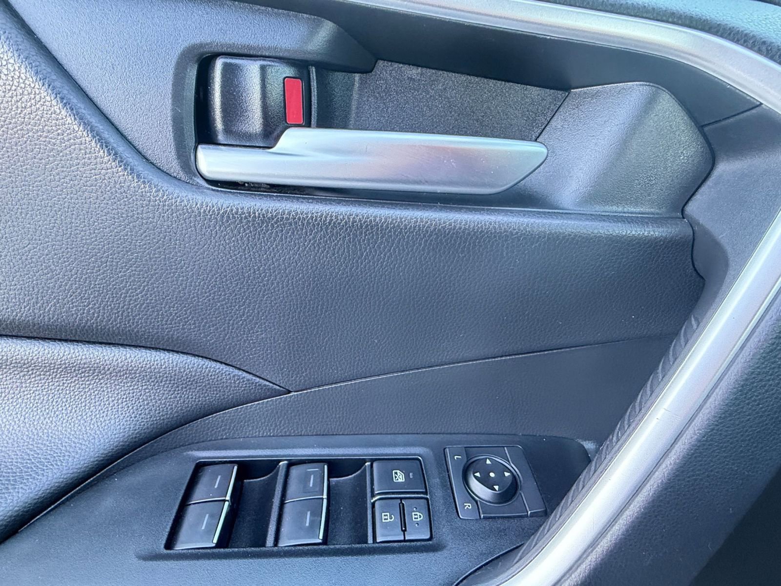 Thumbnail: 2025 Toyota RAV4 - 18