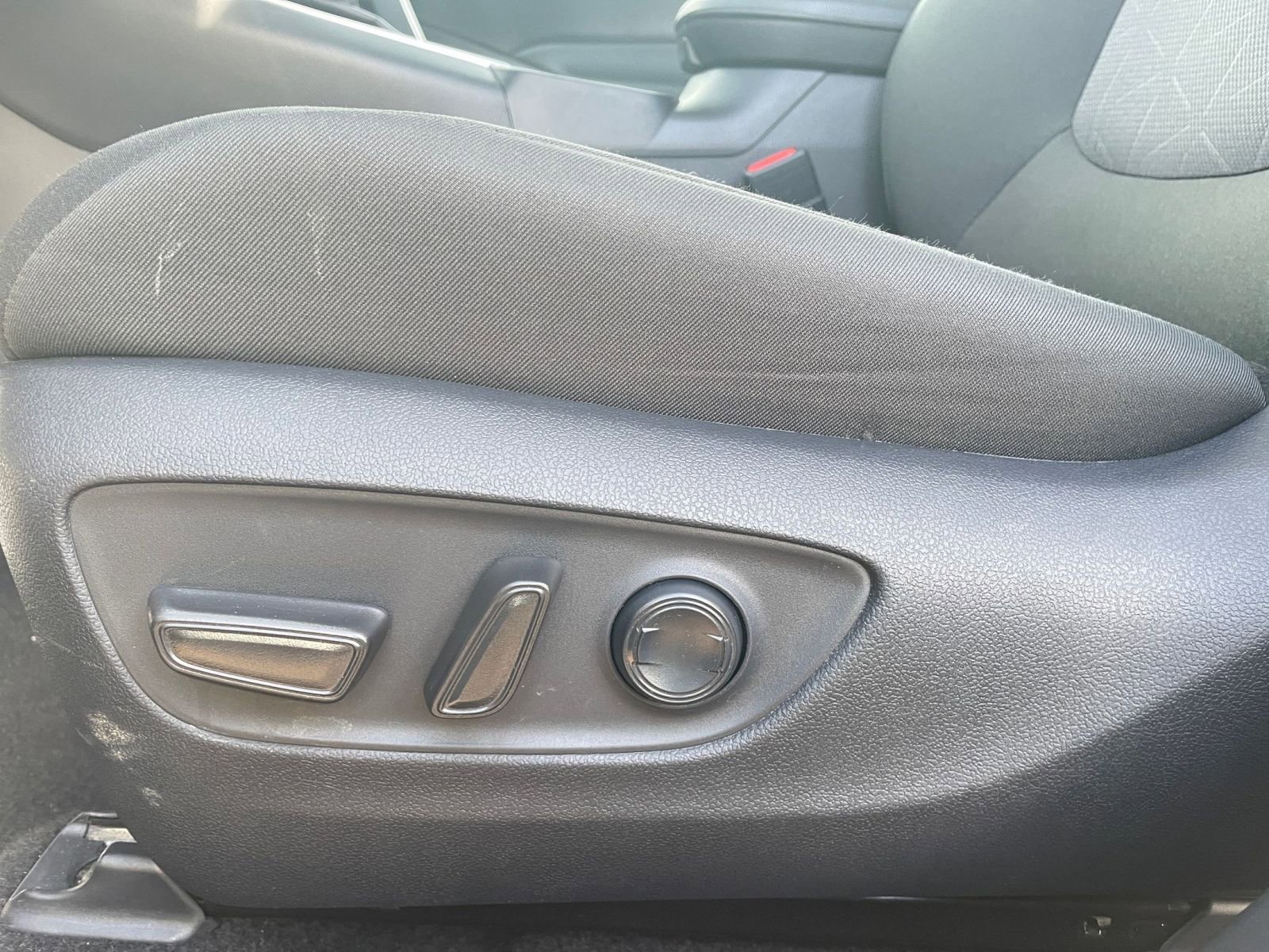 Thumbnail: 2025 Toyota RAV4 - 23