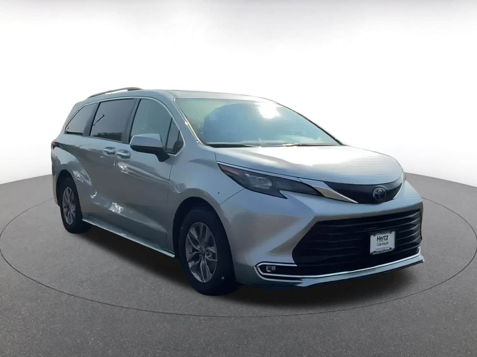 Thumbnail: 2024 Toyota Sienna - 3