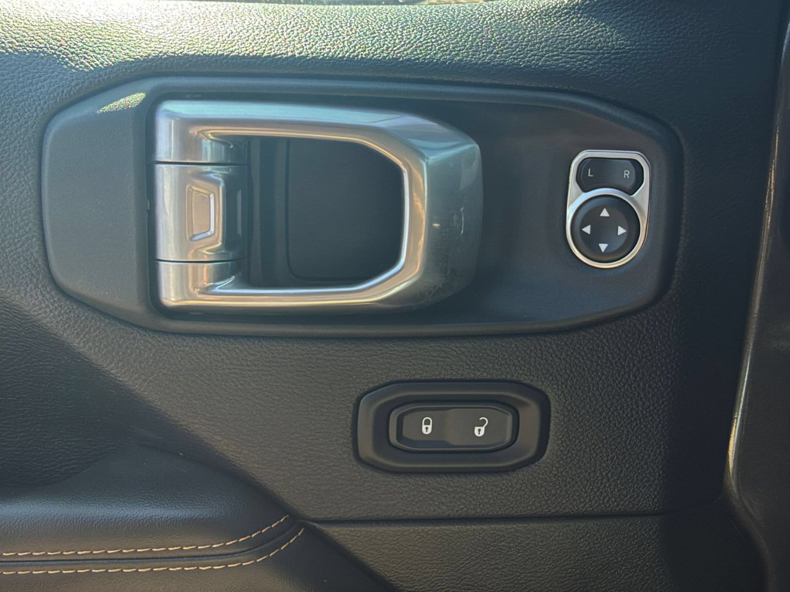 Thumbnail: 2025 Jeep Wrangler - 18