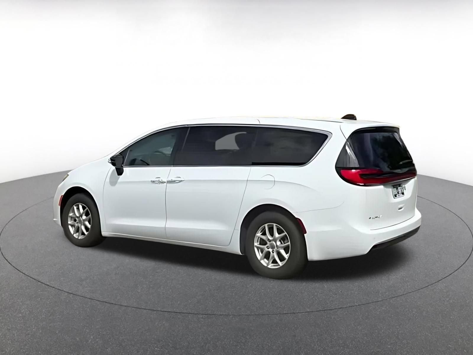Thumbnail: 2025 Chrysler Pacifica - 8
