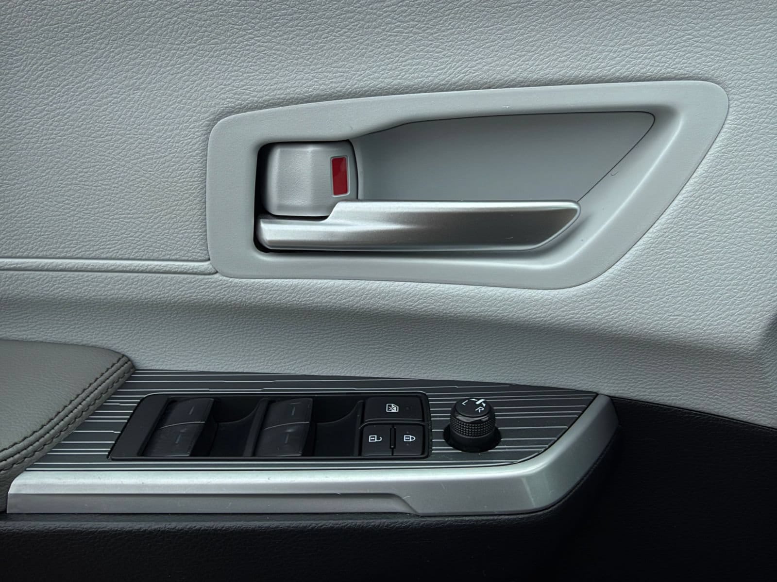 Thumbnail: 2025 Toyota Sienna - 18