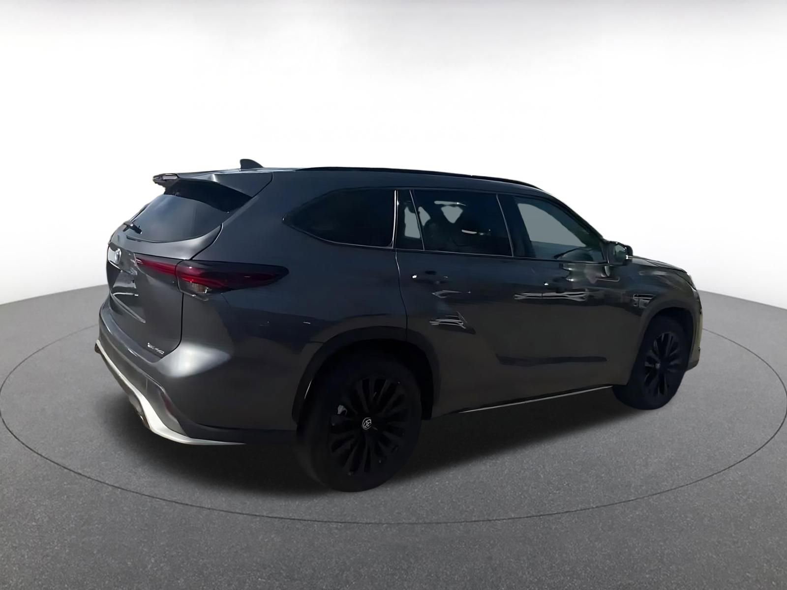 Thumbnail: 2025 Toyota Highlander - 12