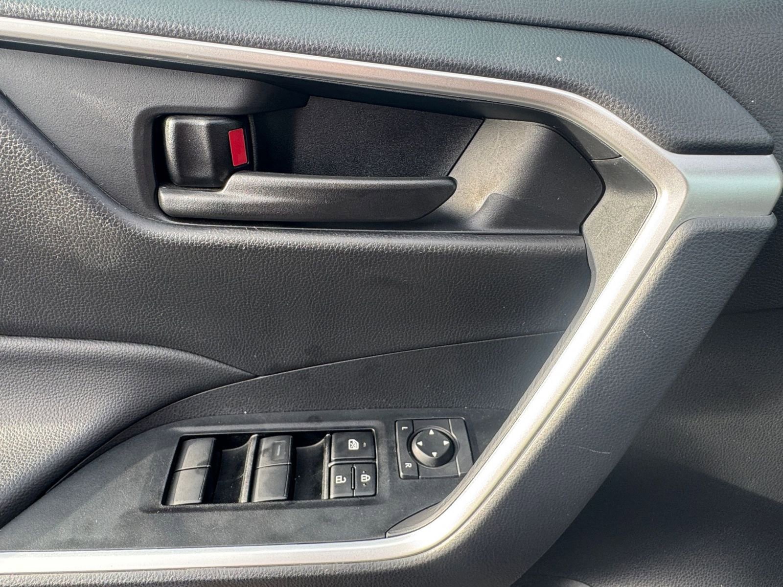 Thumbnail: 2025 Toyota RAV4 - 20