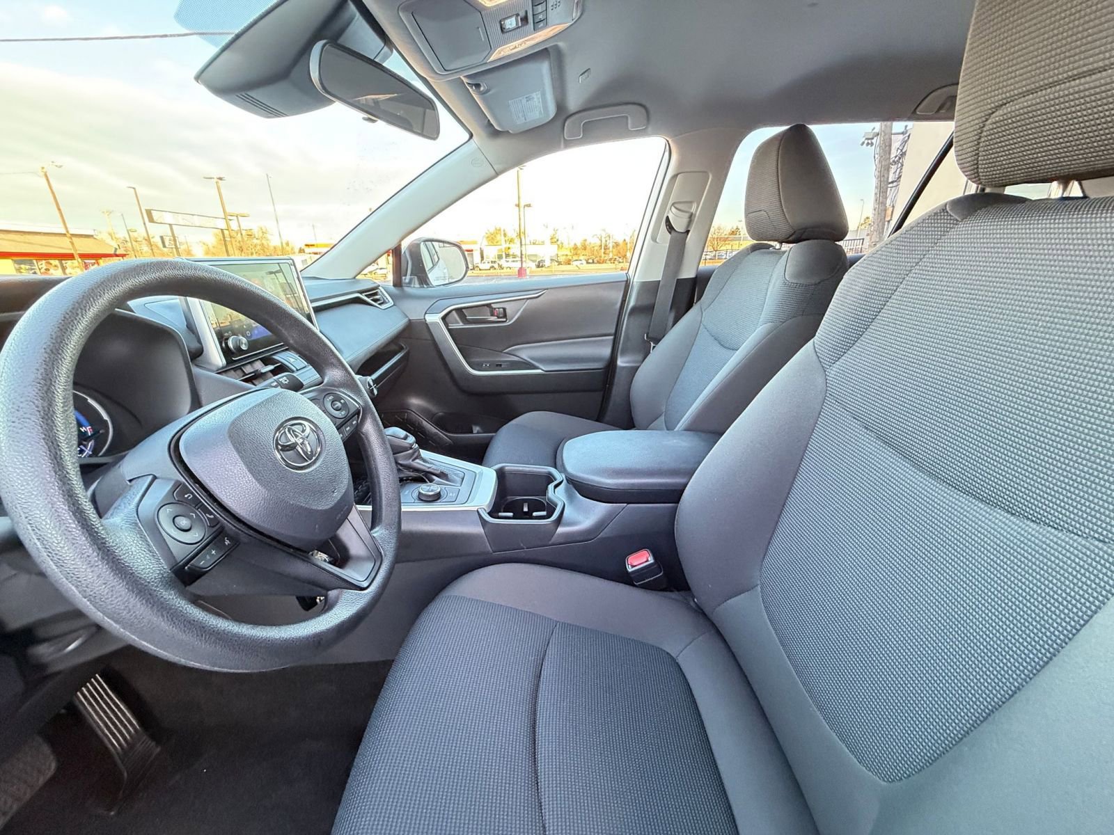 Thumbnail: 2025 Toyota RAV4 - 27