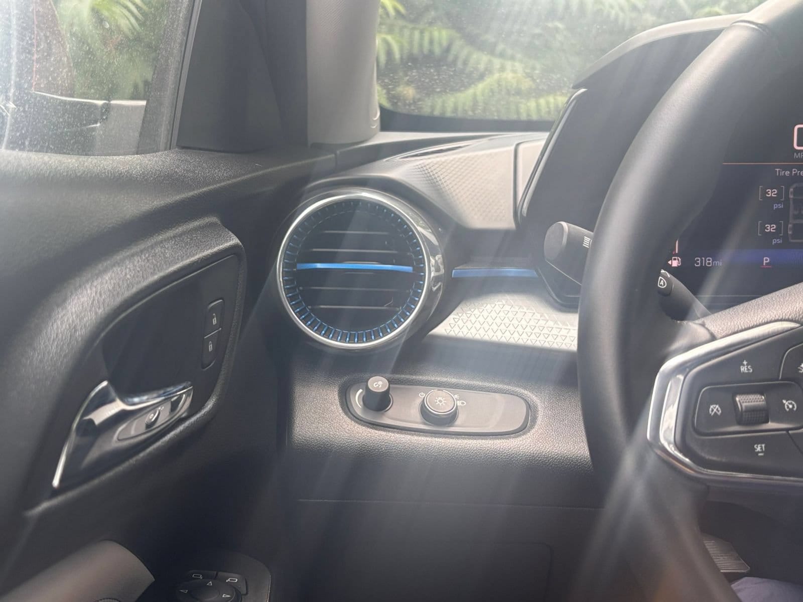 Thumbnail: 2025 Chevrolet Trax - 31