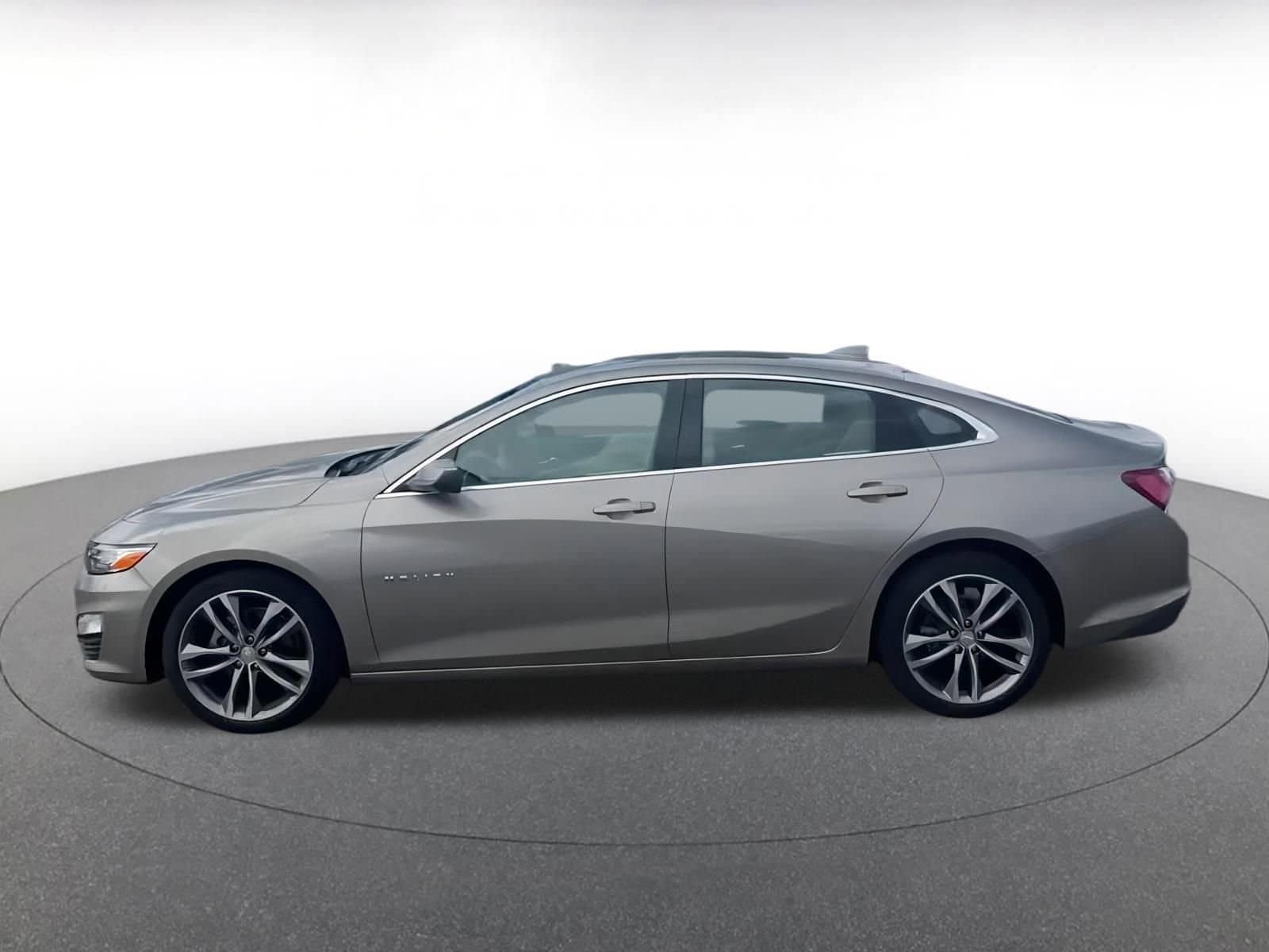 Thumbnail: 2024 Chevrolet Malibu - 9
