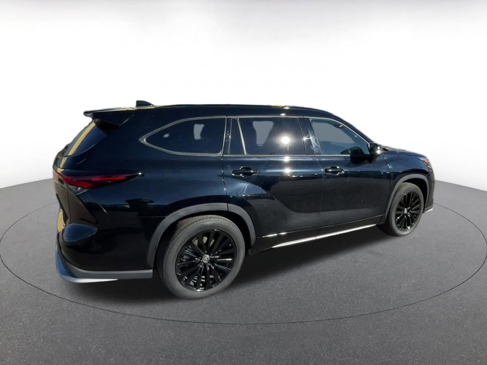 Thumbnail: 2025 Toyota Highlander - 15