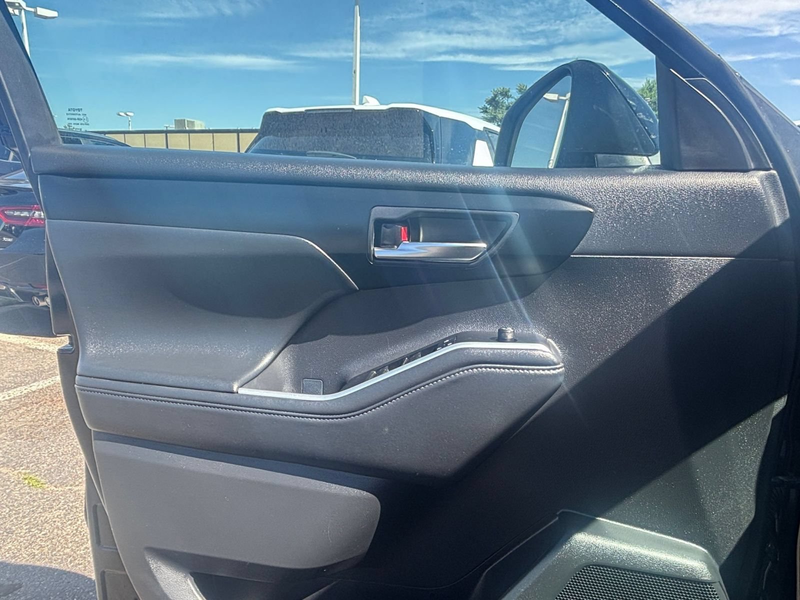 Thumbnail: 2025 Toyota Highlander - 18