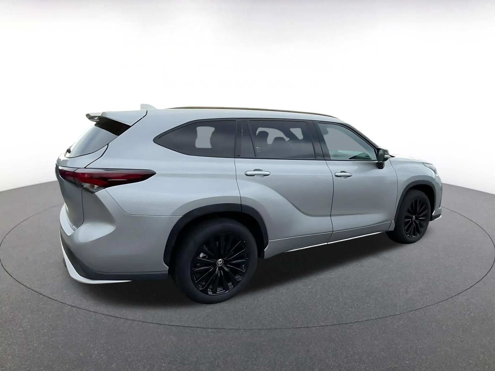 Thumbnail: 2025 Toyota Highlander - 15