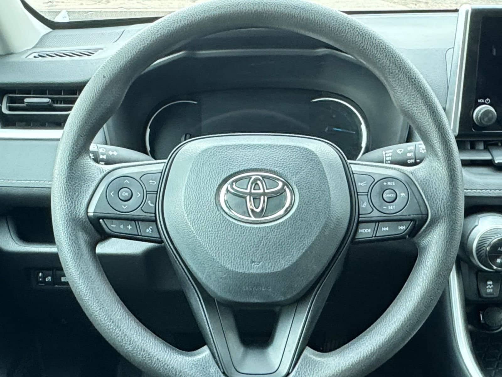 Thumbnail: 2025 Toyota RAV4 - 27