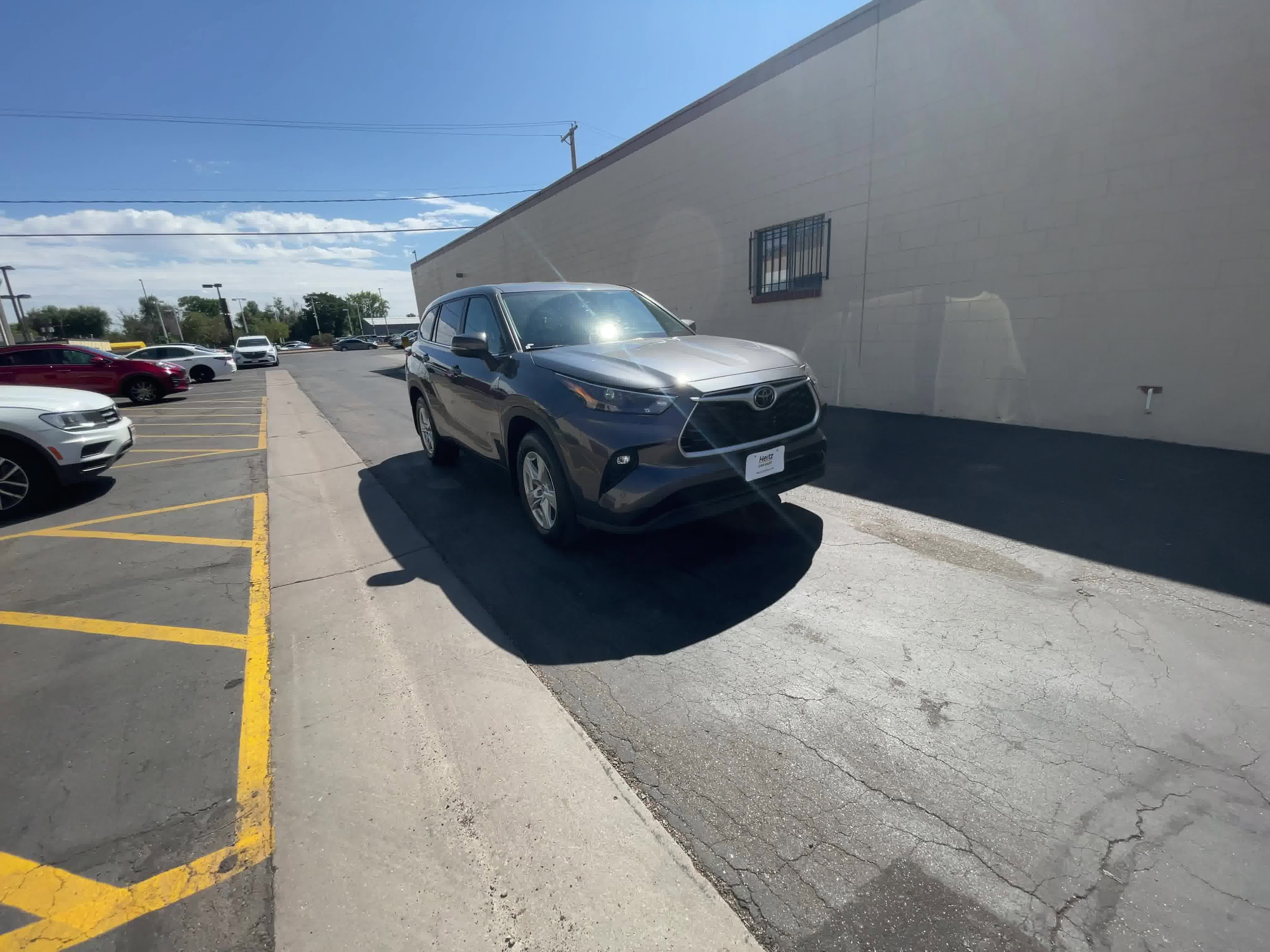 2023 Toyota Highlander LE 7