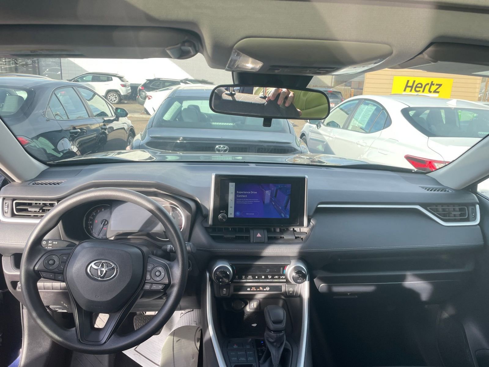 Thumbnail: 2025 Toyota RAV4 - 33