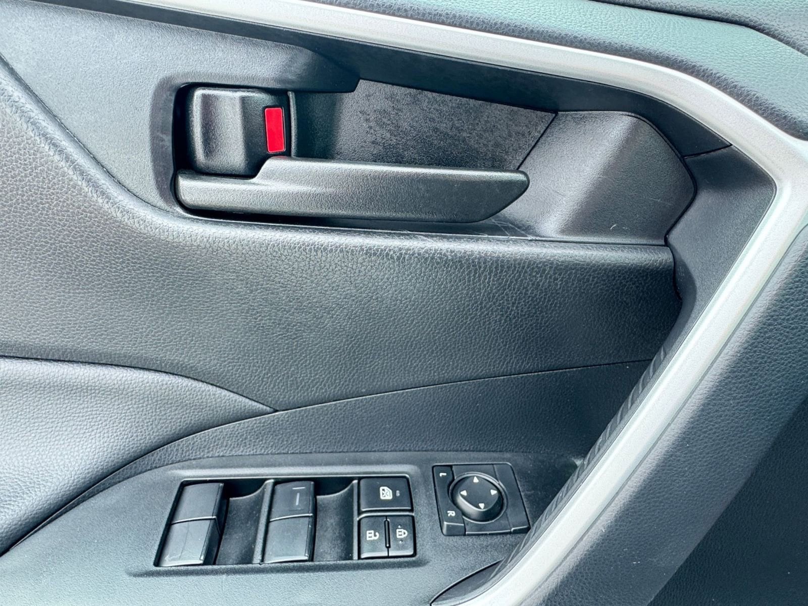 Thumbnail: 2025 Toyota RAV4 - 20