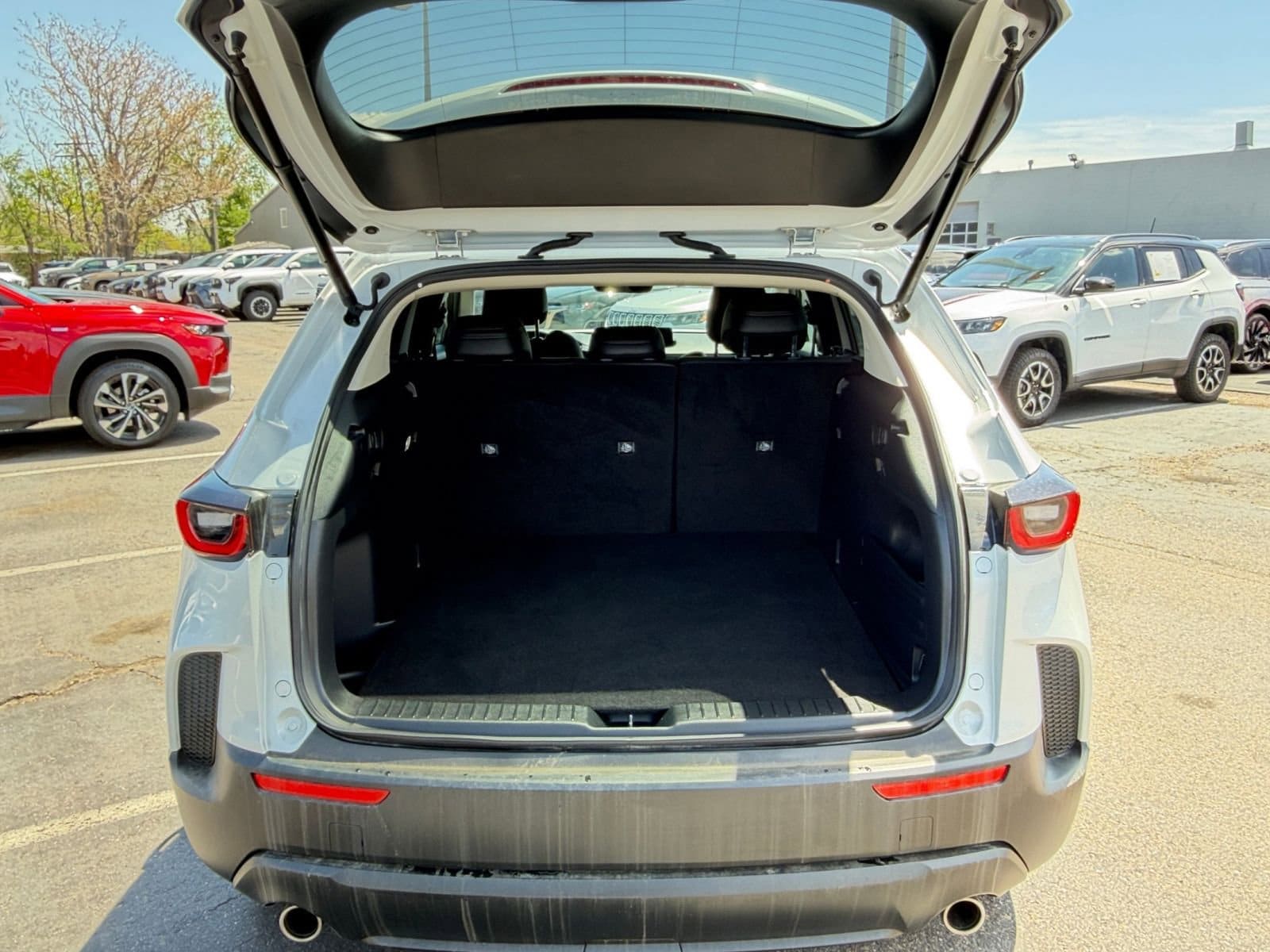 Thumbnail: 2025 Mazda CX-50 - 31