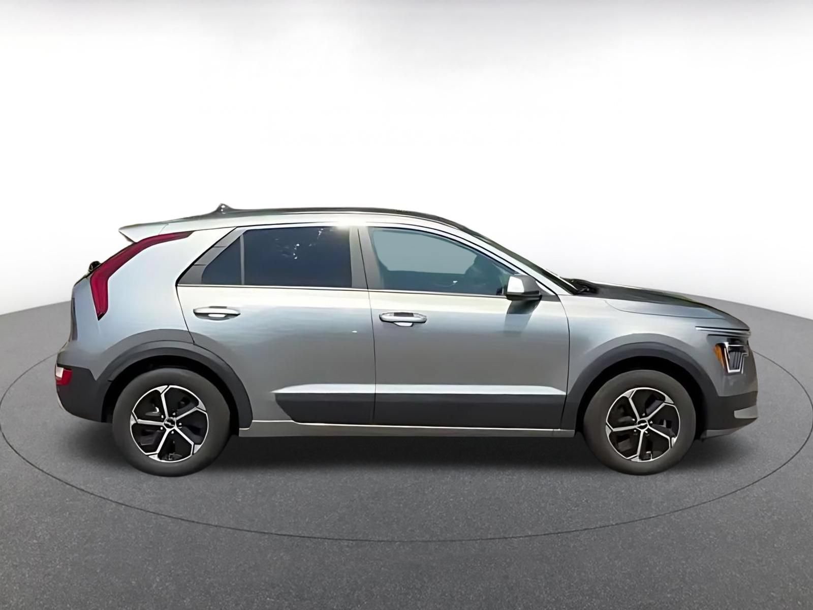 Thumbnail: 2026 Kia Niro - 15
